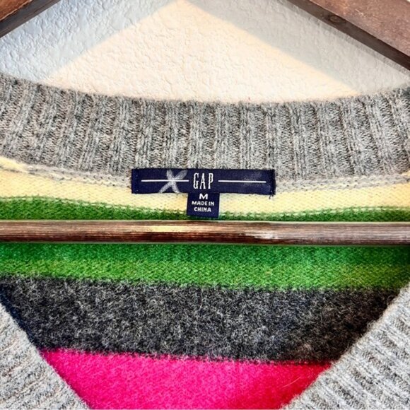 GAP 100% Lambswool Rainbow Stripe V-Neck Sweater Medium Multicolor Cozy - Picture 3 of 10